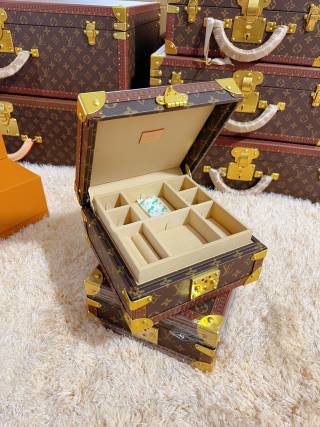 High-Quality Handcrafted LV Inspired Black Velvet Lined Jewelry Storage Trunk, Premium Monogram Hard Case Manufacturers, Service