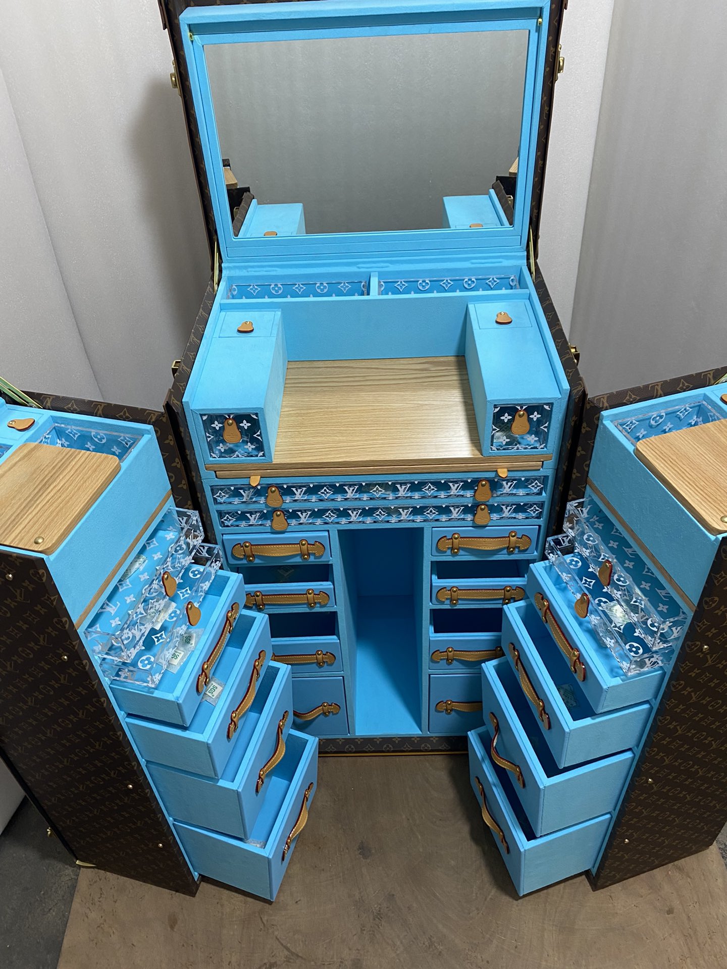 China lv dressing table Cosmetic Cases Dressing Tables Hard Cases Jewelry Cases Manufacturers, Suppliers