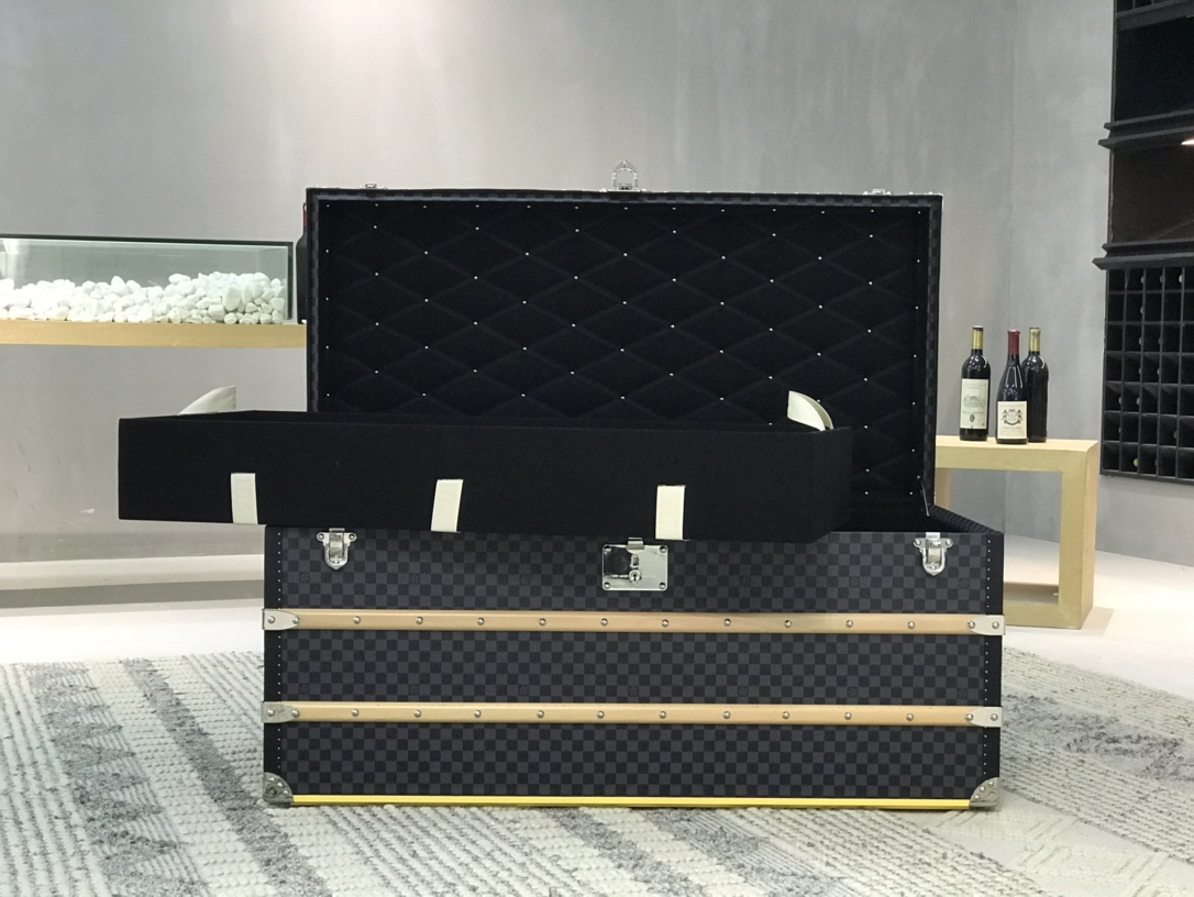 Famous LV hard case, chic and elegant coffee table case, luxury storage space or home decoration Supplier, Service