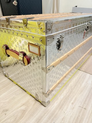 Famous LV Style Monogram Mirror Silver Coffee Table Trunk (Custom Beige Lining) Supplier, Product