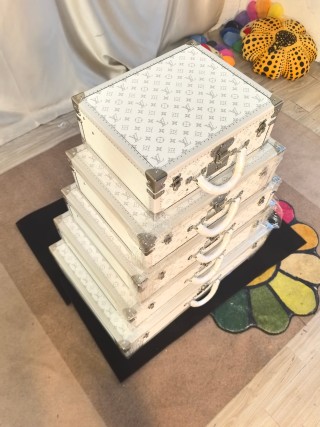 High-Quality Luxury Monogram Makeup Vanity Trunk with Tiffany Blue Velvet Lining Factories, Products