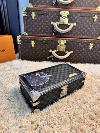 Famous Replica LV M4700B 8-Piece Watch Storage Box Painted Damier Hard Trunk with Hidden Compartment Supplier, Service