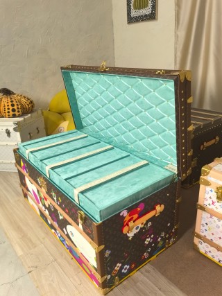 Famous Limited Edition Floral Print Trunk Coffee Table - Turquoise Velvet Interior Manufacturers, Supplier
