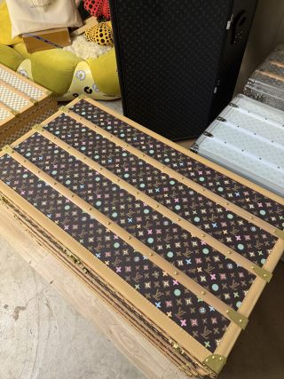 China LV Style Monogram Tyler Edition Coffee Table Trunk (Custom Pink Lining) Suppliers, Products