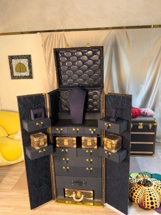 China 2026 New Luxury Monogram Jewelry Armoire - Official Blue Velvet Interior Manufacturers, Products