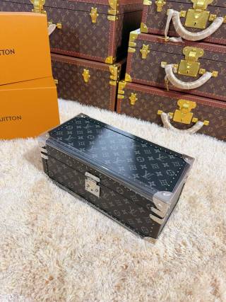China LV Style Monogram Hard Case Multi-Compartment Accessory Storage Box, Velvet Lined Trunk Product, Service