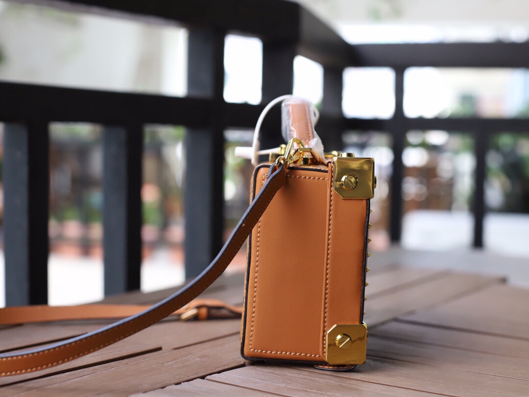 High-Quality MC Original Berlin Visetos Crossbody Bag Brown Suppliers, Exporters