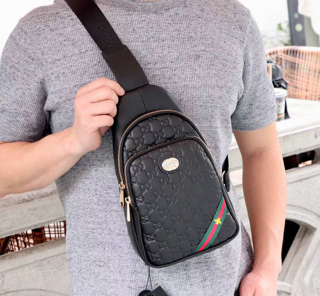 High-Quality Imported hardware men's casual chest bag Original imported first layer cowhide, high-end gucci wheat! Italian original cowhide, elegant shape, adhering to rigorous and elegant craftsmanship, Exquisite and durable men's bags, quality determines taste. Specifications: 30-18-7cm Exporters, Service