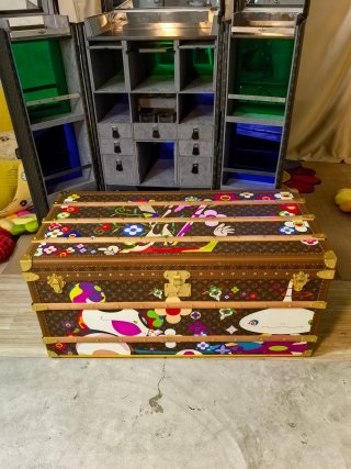 Wholesale Luxury LV Style Monogram Trunk Coffee Table Takashi Murakami Graffiti Art Suppliers, Factory