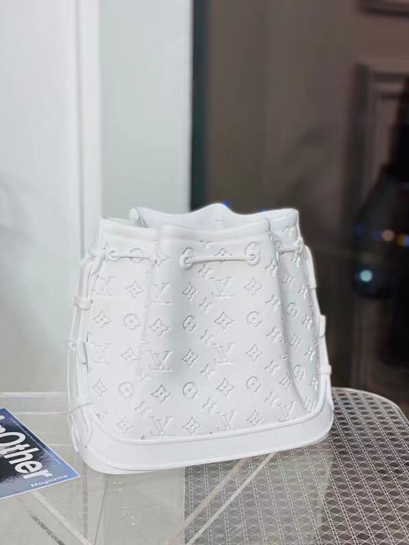 Wholesale new ceramic vase ornament Made to the exact dimensions of the Noé BB handbag, this porcelain vase is a testament to the brand's craftsmanship. Manufacturers, Suppliers
