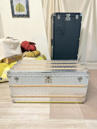Famous LV Style Monogram Mirror Silver Coffee Table Trunk (Custom Beige Lining) Supplier, Product