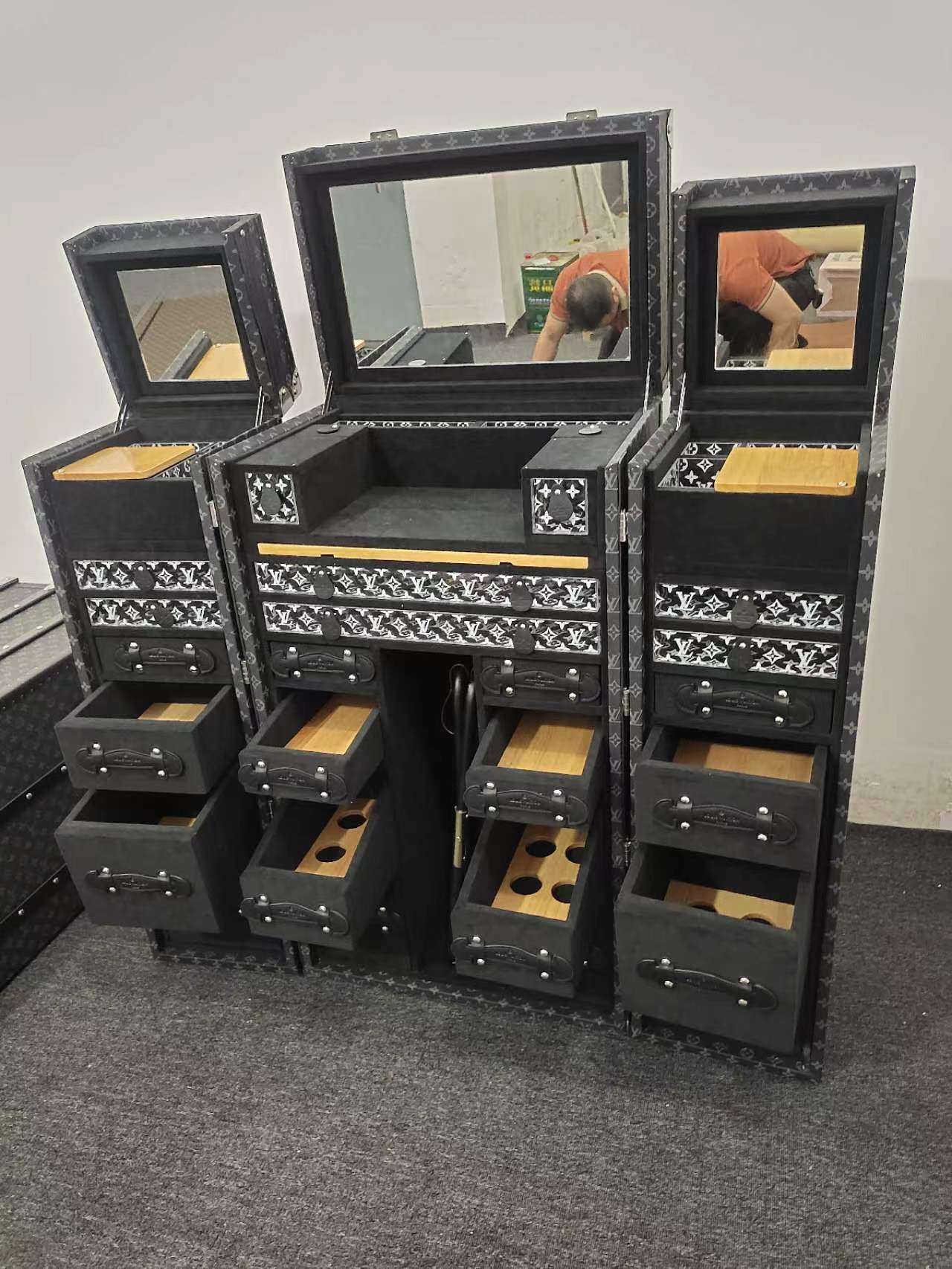 High-Quality Cosmetic Case Dressing Table Hard Case Black Flower Inner Black Manufacturer, Factory