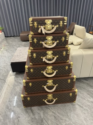 China Classic Monogram LV Style Hard Case Tower Trunk, Handcrafted Luxury Storage Trunk with Gold Hardware Manufacturer, Manufacturers