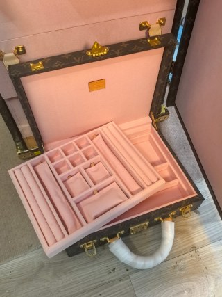 China Luxury Large Monogram Jewelry Armoire - High-Capacity Storage Cabinet Suppliers, Exporters