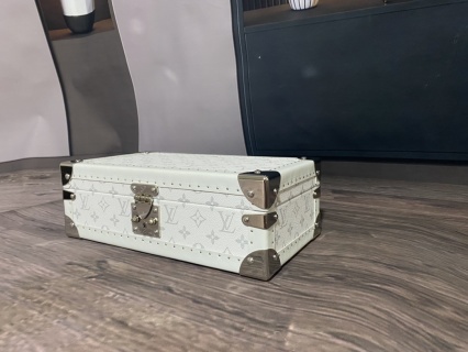 China Louis Vuitton 8-Watch Case (M4700B) – White Monogram Canvas Factory, Factories