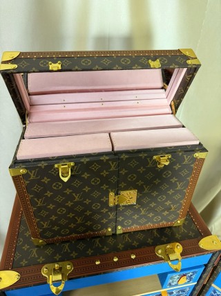 China Luxury Monogram Jewelry Vanity Trunk Products, Service