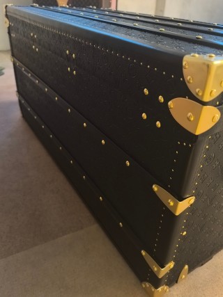 China Custom Black Litchi Leather Trunk Coffee Table - All-Black Interior Suppliers, Exporters