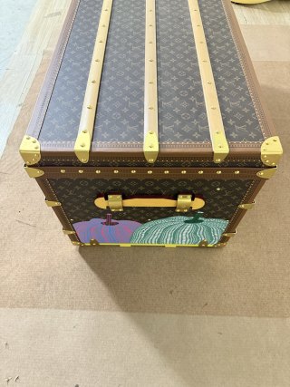 Best Classic Monogram Coffee Table Trunk with Yayoi Kusama Pumpkin Graffiti | Luxury Collaborative Storage Furniture Supplier, Exporters