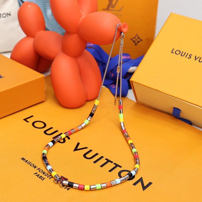 Wholesale LV PARADISE NECKLACE The LV Paradise necklace welcomes the new season with pop brilliance. Metal and resin beads are staggered, and the links are engraved with a Monogram pattern, showing exquisite Italian craftsmanship. Pairs well with the same pieces from the capsule collection. Products, Service