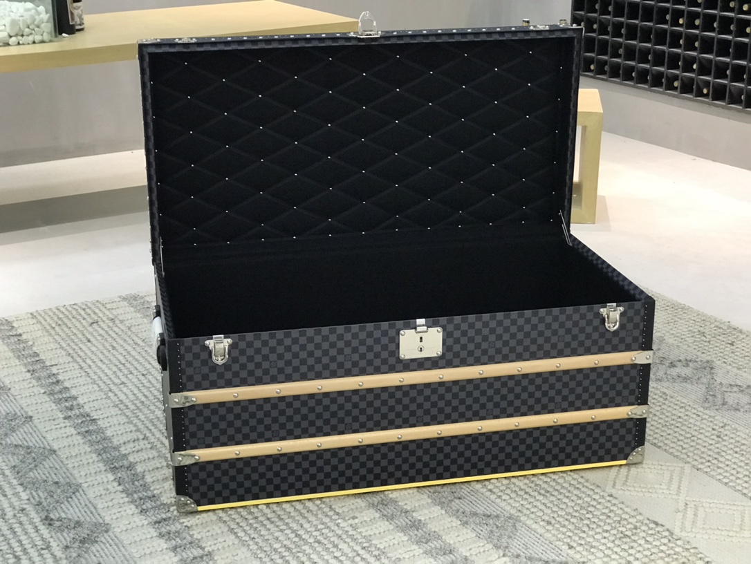 Famous LV hard case, chic and elegant coffee table case, luxury storage space or home decoration Supplier, Service