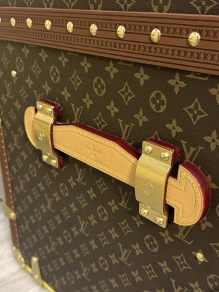 Best LV Style Monogram Nightstand Trunk (Custom Beige Velvet Lining) Supplier, Factories