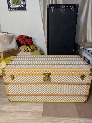China LV Style Damier Azur Coffee Table Trunk (Custom Pink Lining) Manufacturers, Supplier