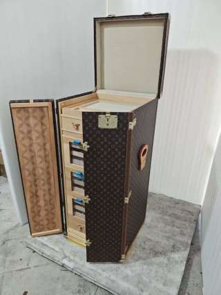 Best Louis Vuitton Style Monogram Double-Door Vertical Hard Case Storage Trunk Manufacturers, Exporter