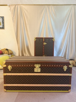 China Classic Monogram Coffee Table Trunk with Full Red Velvet Lining Manufacturer, Products