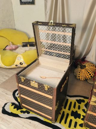 High-Quality Luxury Monogram Vinyl Record Storage Trunk - Off-White Velvet Interior Exporter, Product