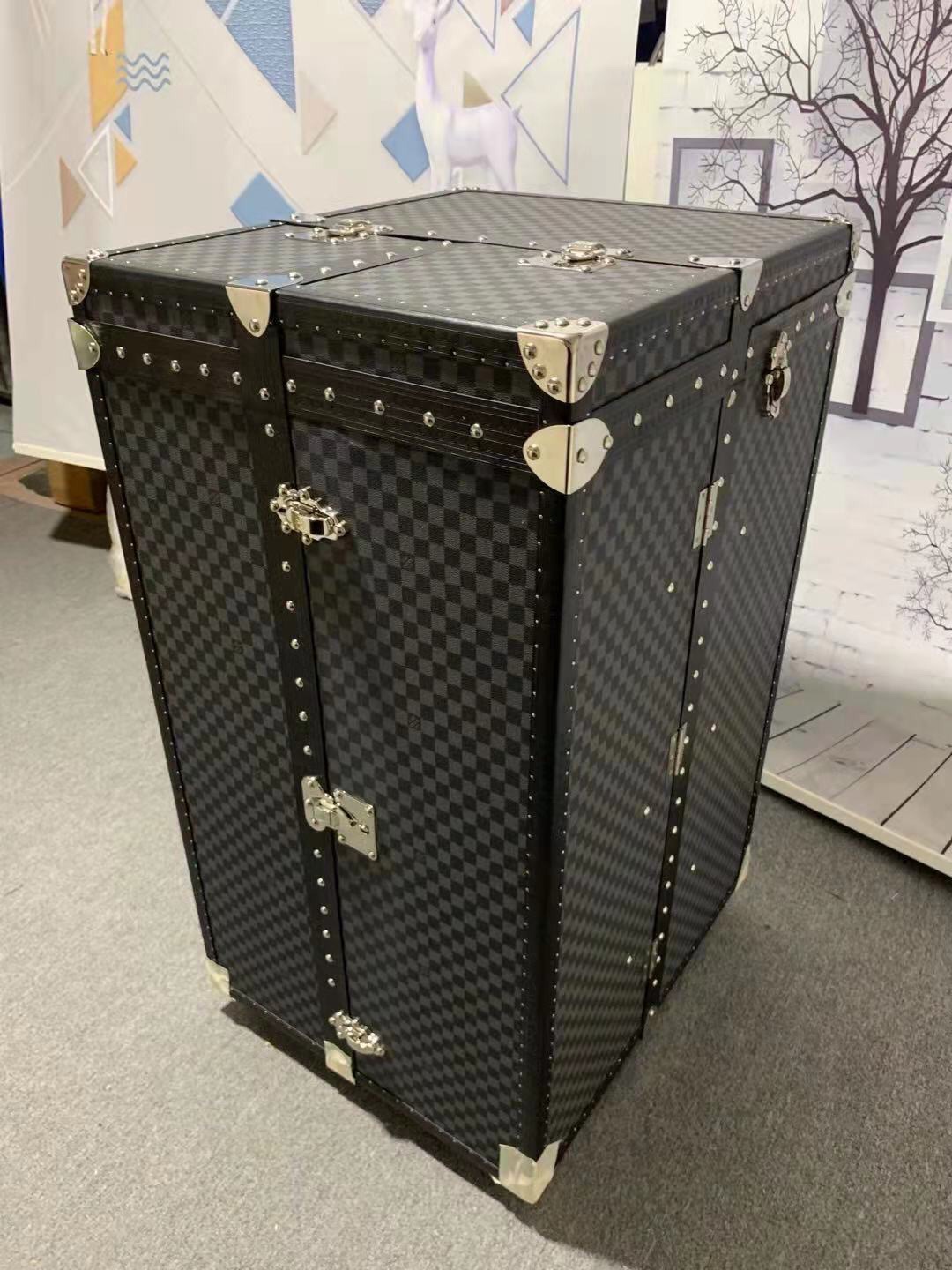 China Cosmetic case dressing table hard case black grid inner gray Supplier, Factory