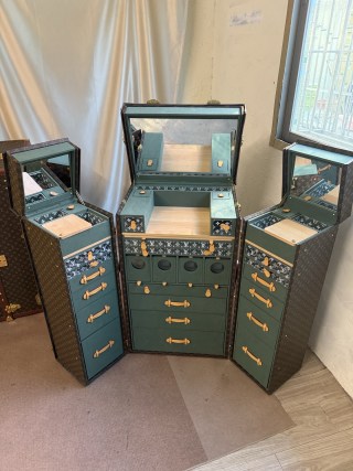 Famous New Luxury Monogram Watch Winder Vanity Cabinet with Official Dark Green Lining Manufacturer, Supplier