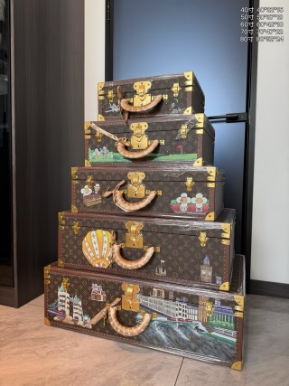 China Louis Vuitton Style M4700ZX London Travel Themed Hand-Painted Hard Case Tower Trunk Custom Lining Available Supplier, Factories