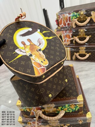 China Giraffe Painted Tower Trunk Set - Hand-Painted Hard Trunks with Round Box (Customizable Lining) Manufacturers, Supplier