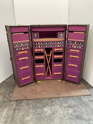High-Quality : Louis Vuitton Vanity Trunk (M4700SZT) – Monogram Canvas with Purple Interior Manufacturers, Factories