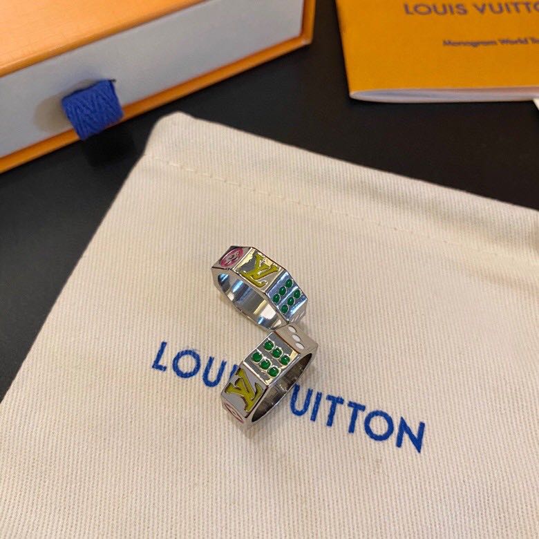 Wholesale 1v God of Gamblers Ring LV Play-It ring with witty touches of Louis Vuitton logo and Monogram flowers , arrange it on the multi-faceted metal ring together with the dice-like dots, Unleash visual impact. Suppliers, Exporter