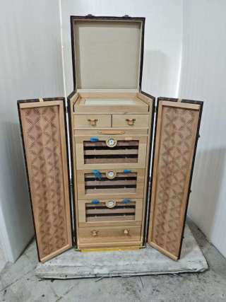 Best Louis Vuitton Style Monogram Double-Door Vertical Hard Case Storage Trunk Manufacturers, Exporter