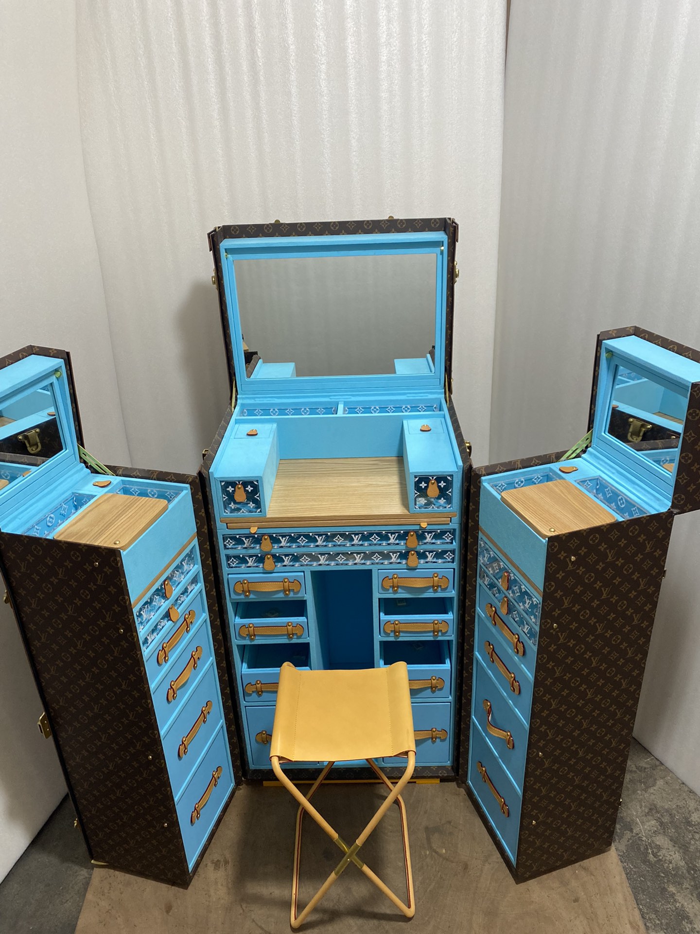 China lv dressing table Cosmetic Cases Dressing Tables Hard Cases Jewelry Cases Manufacturers, Suppliers