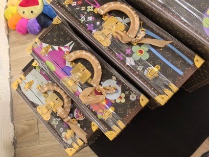 Best Custom Takashi Murakami Graffiti Tower Trunk Monogram Art Trunk Luxury Display & Storage  Suppliers, Service