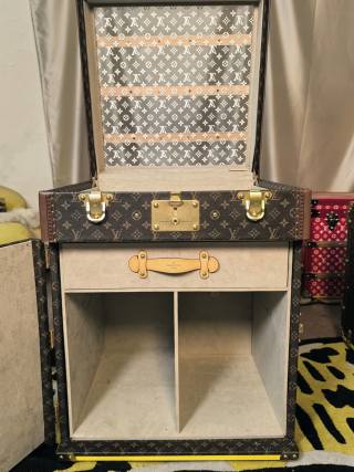High-Quality Luxury Monogram Vinyl Record Storage Trunk - Off-White Velvet Interior Exporter, Product