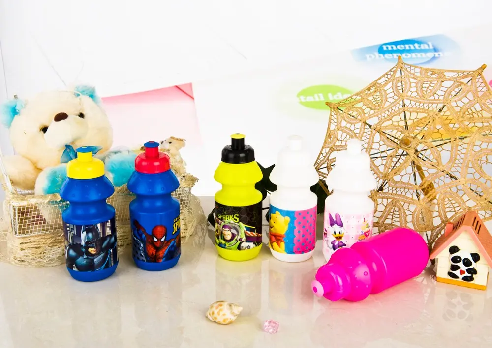 Plastic kids water bottle detail 1