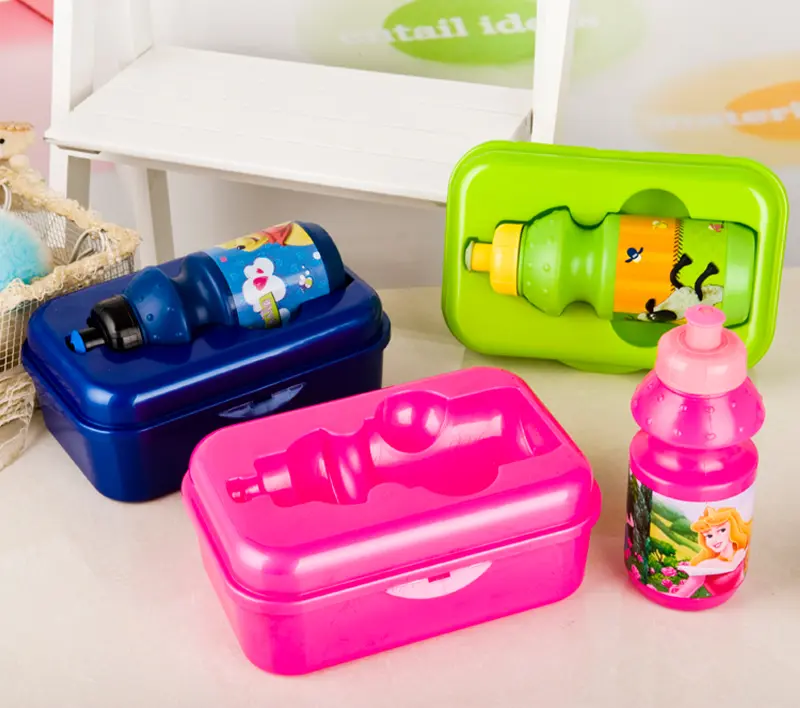 Microwavable lunch box detail