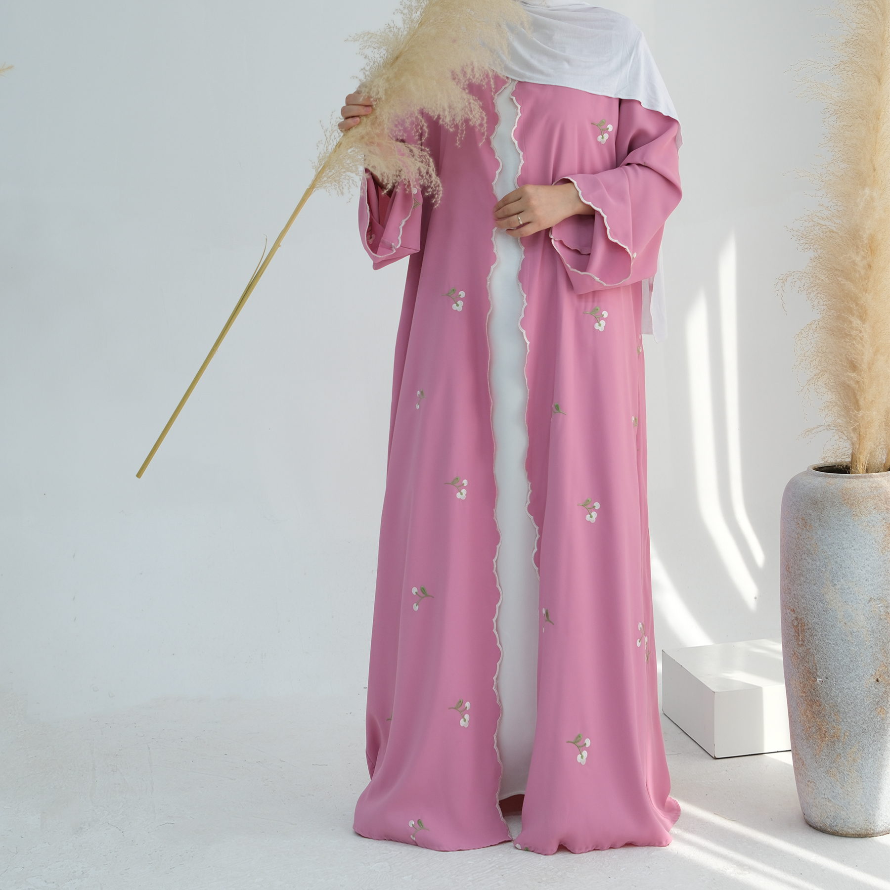 2025 Luxury Women's Traditional Abaya by Manufacturer Best Color for Daily Dress Muslims Clothing for Ladies