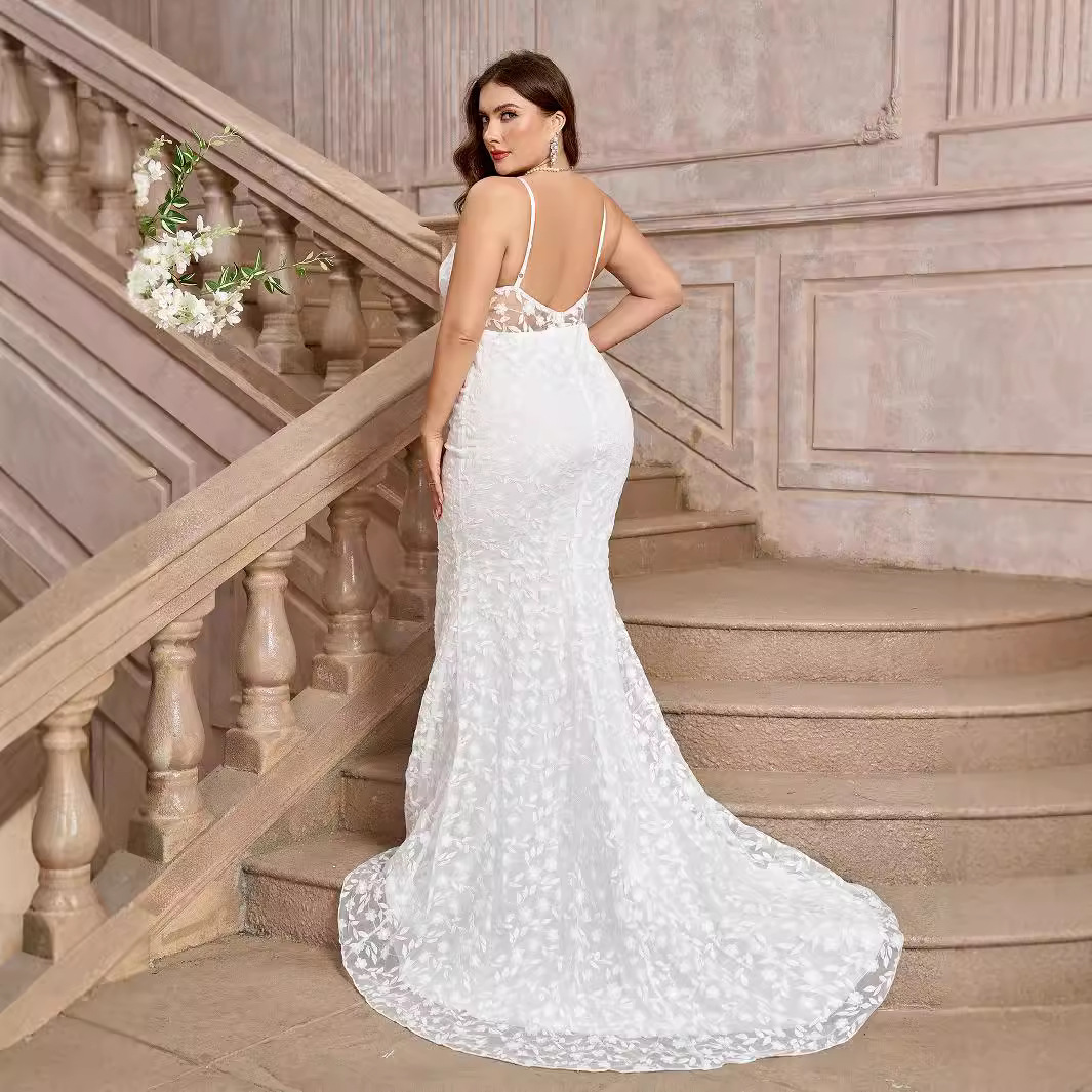 Women's Large-sized Floor-length Outdoor Dress in White with a V-neck and Shoulder Straps It's a Wedding Dress Without Bra
