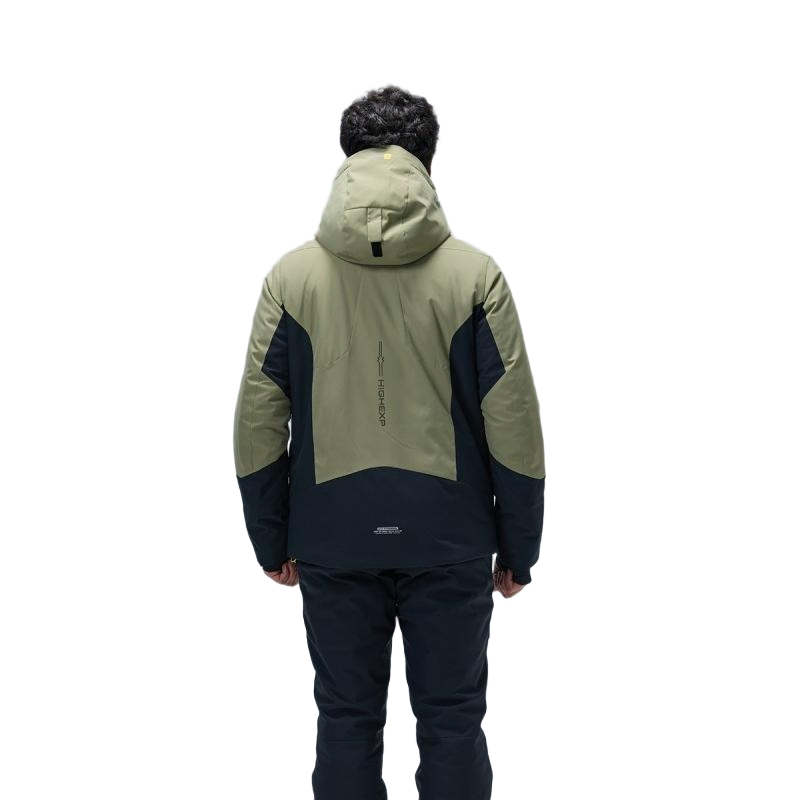 Wholesale Breathable Windproof Ski Wear for Men with Fleece Lining and Dwr Coating for Resort.