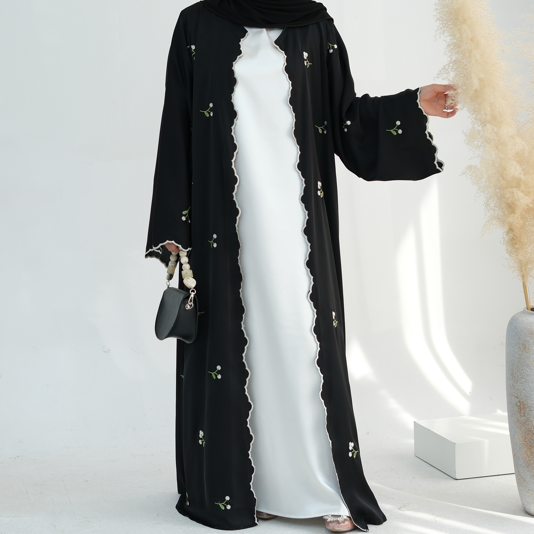 2025 Luxury Women's Traditional Abaya by Manufacturer Best Color for Daily Dress Muslims Clothing for Ladies