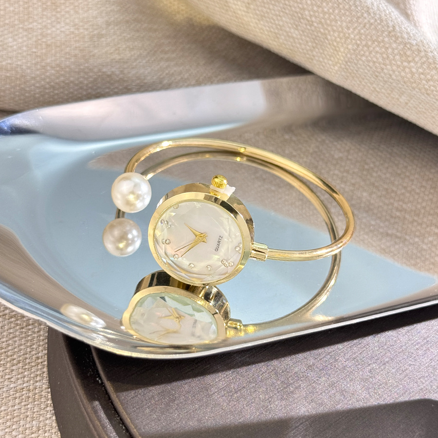Hot-selling Eco-Friendly Women's Quartz Movement Stainless Steel Band Pearl Watches