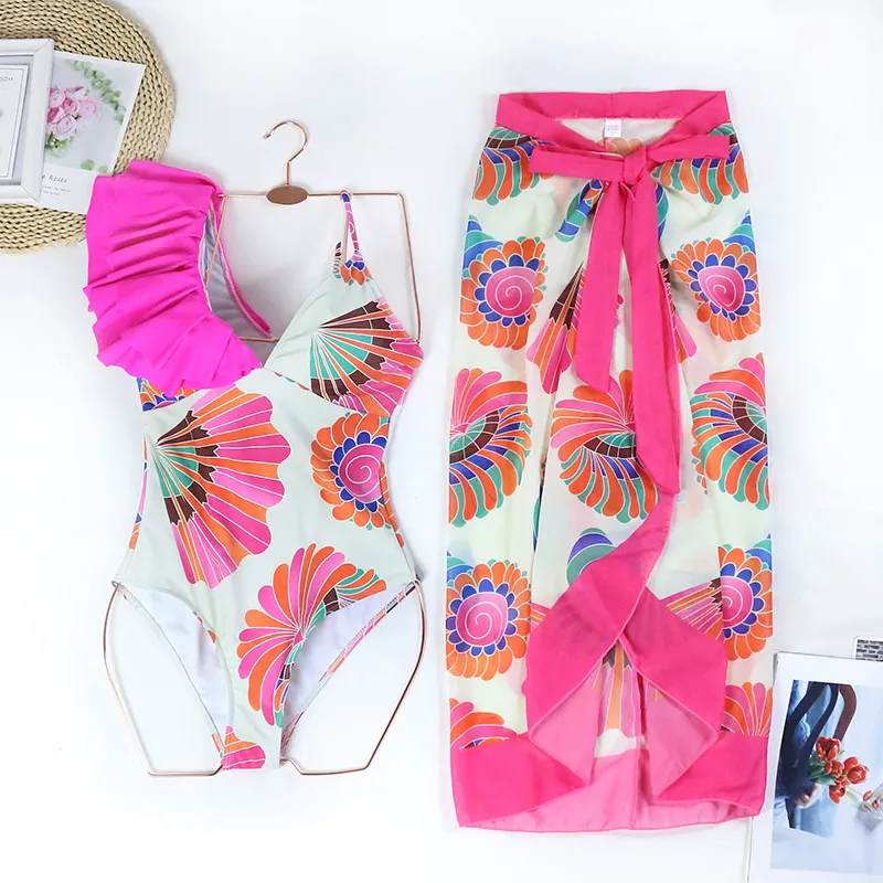 2023 Custom Made European Plus Size Beach Resort Wear for Older Women