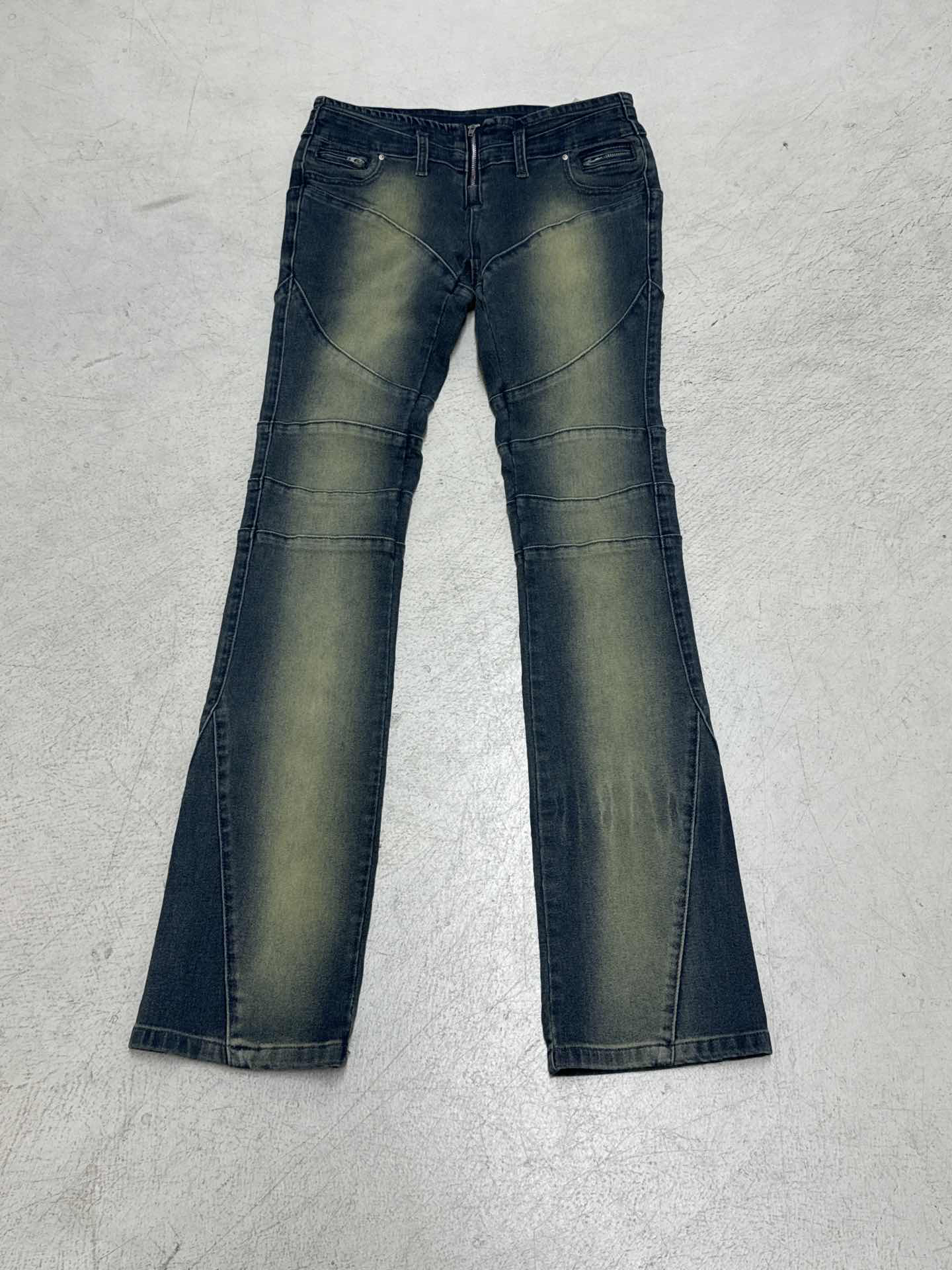 Jeans model display