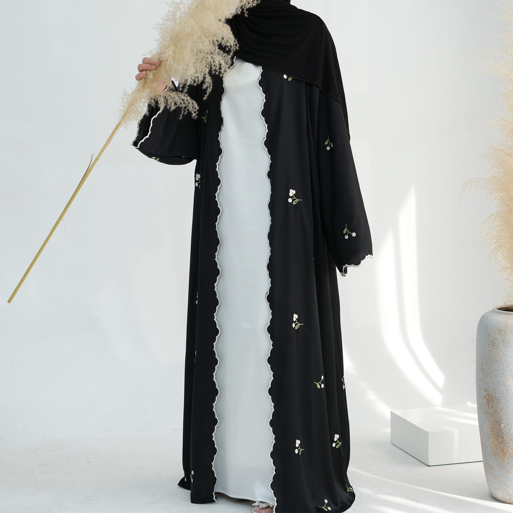 2025 Luxury Women's Traditional Abaya by Manufacturer Best Color for Daily Dress Muslims Clothing for Ladies