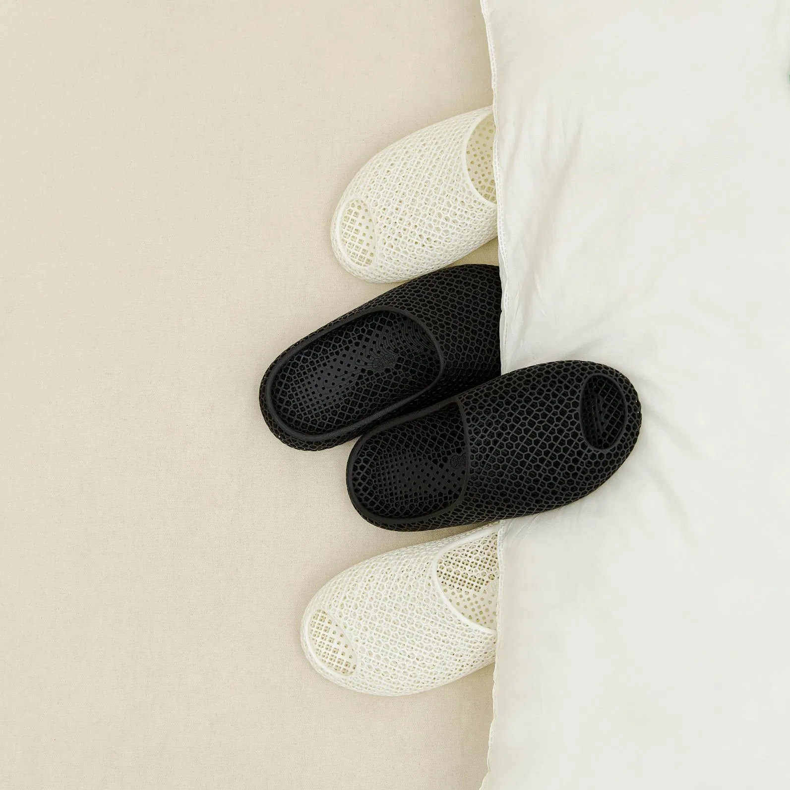 Black Aerocloud 3D Printed Water Shoe with Modern Comfort, Quick-Dry Wear and Soft-Step Ease for Hotel Resort Trips
